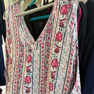 Torrid v neck 6 X tank NWOT so cute with denim